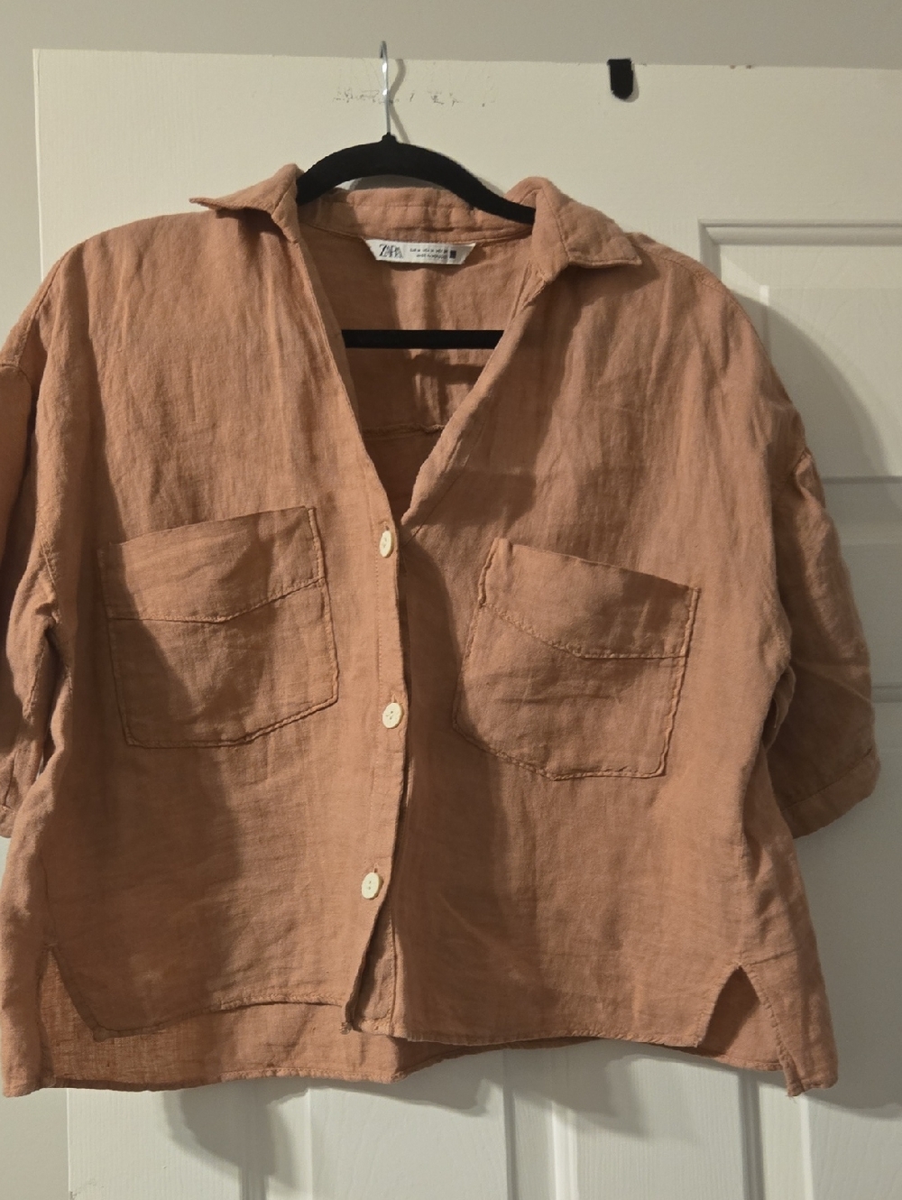 Zara Cropped Linen Short-Sleeve Button-Down Shirt in Dusty Salmon